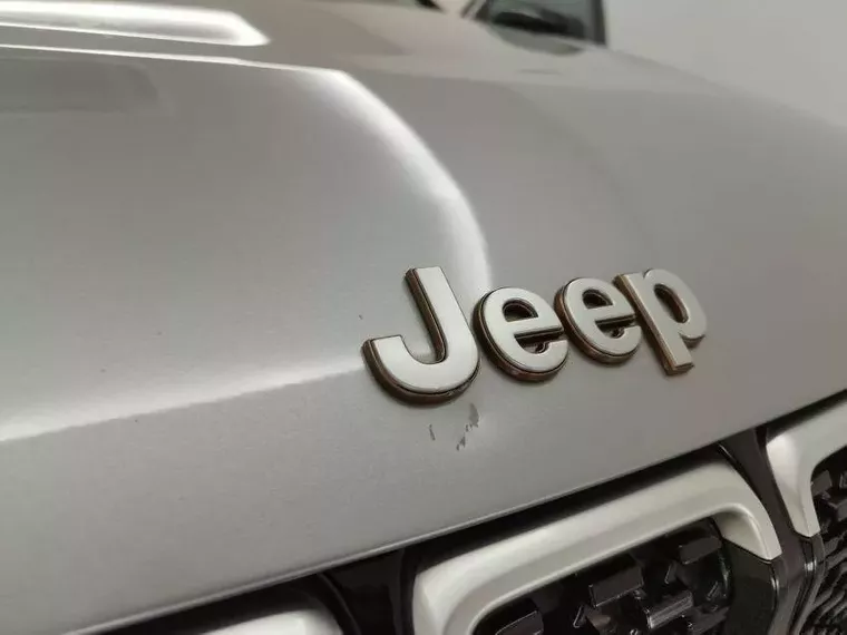 Jeep Commander Prata 12