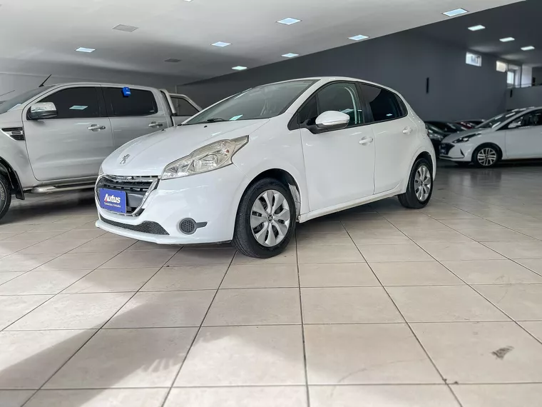 Peugeot 208 Branco 9