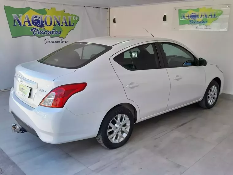 Nissan Versa Branco 10