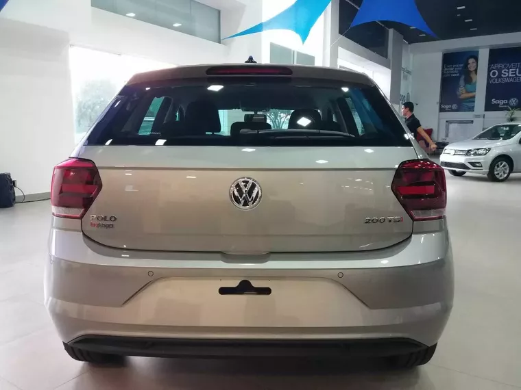 Volkswagen Polo Sedan Prata 2