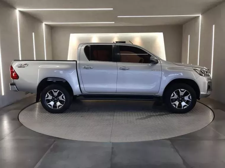 Toyota Hilux Prata 3