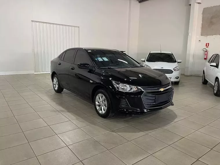 Chevrolet Onix Preto 2