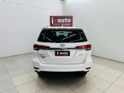 Toyota Hilux SW4