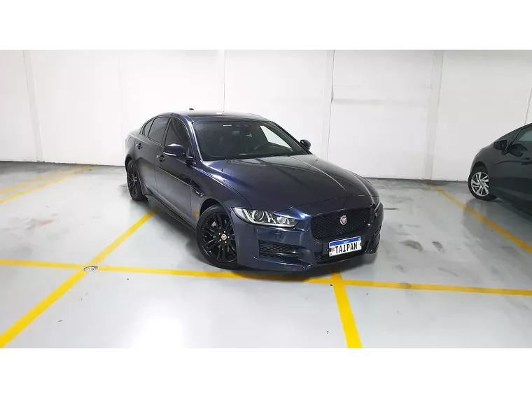 Jaguar XE Azul 5