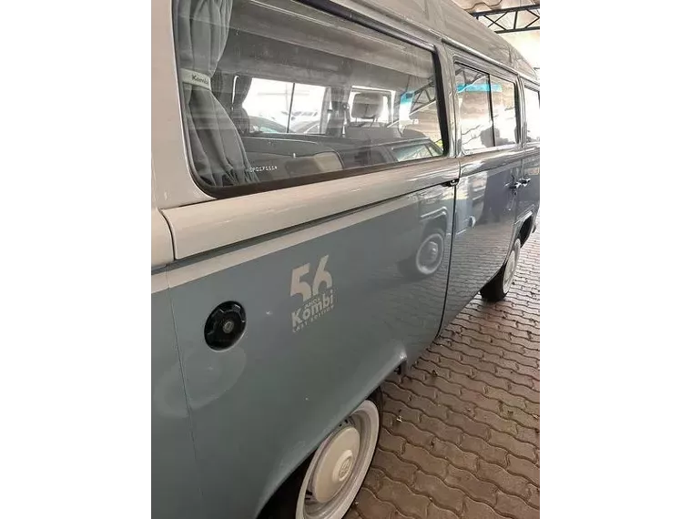 Volkswagen Kombi Azul 7