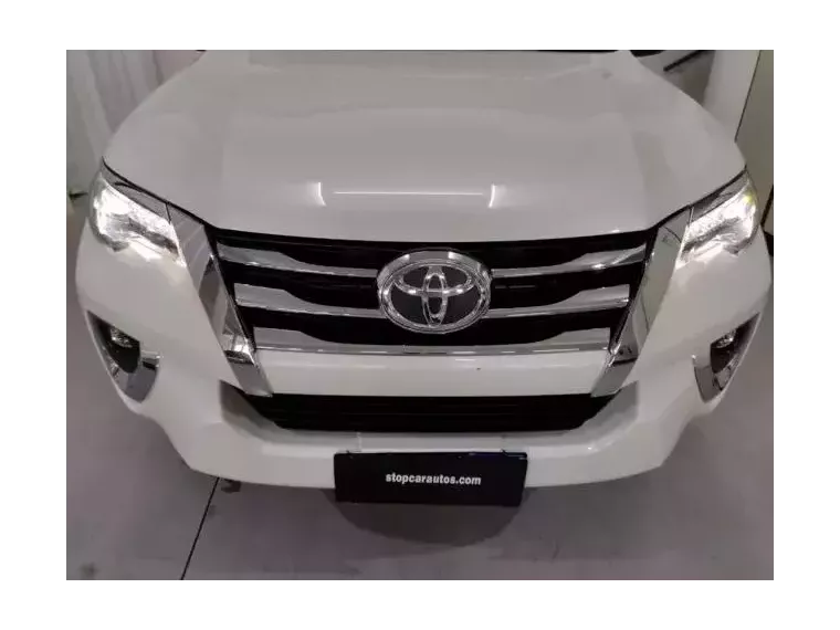 Toyota Hilux SW4 Branco 10