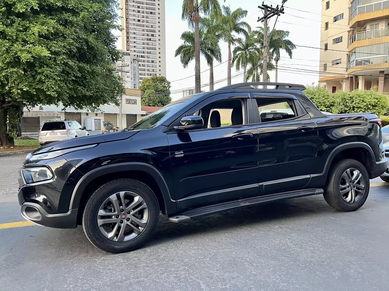 Fiat Toro Preto 8