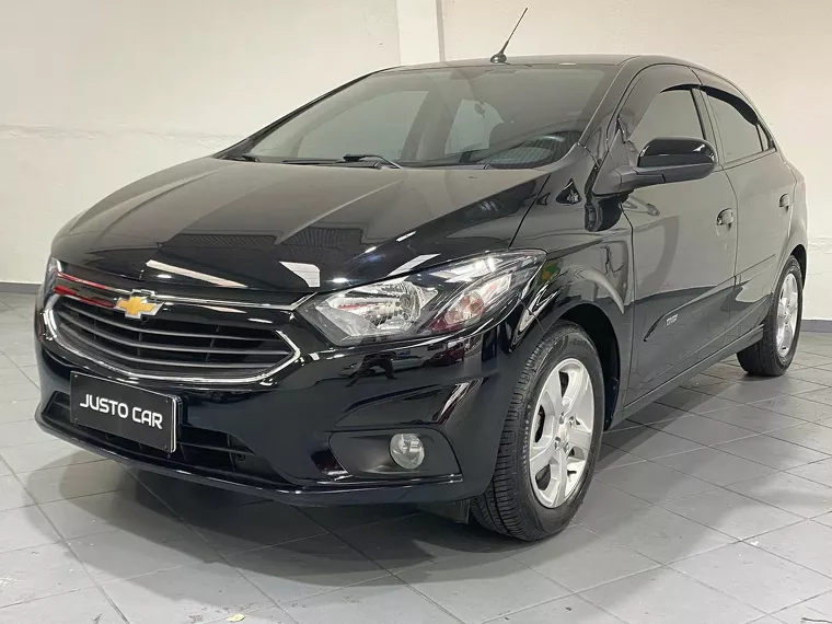 Chevrolet Onix Preto 6