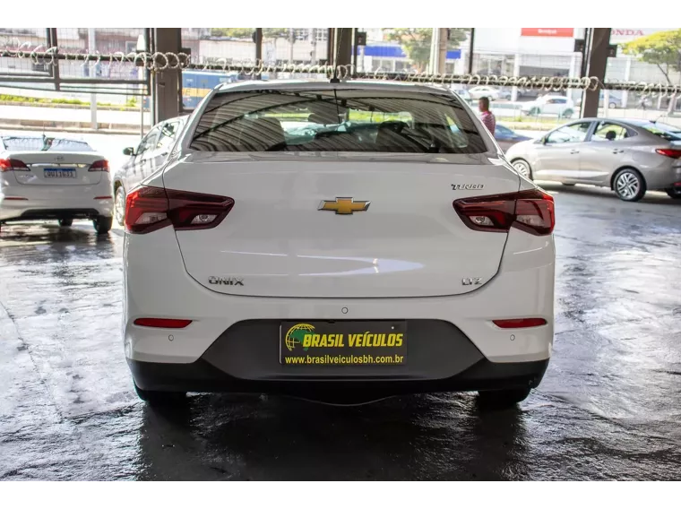 Chevrolet Onix Branco 5