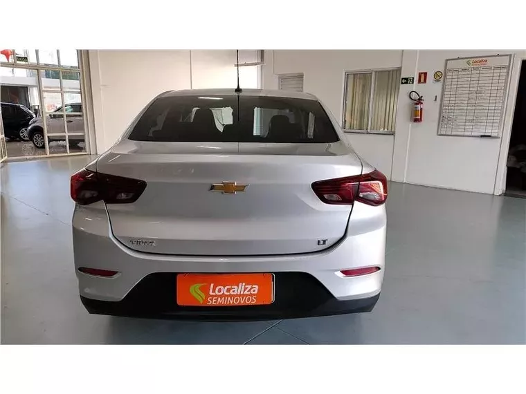 Chevrolet Onix Prata 9