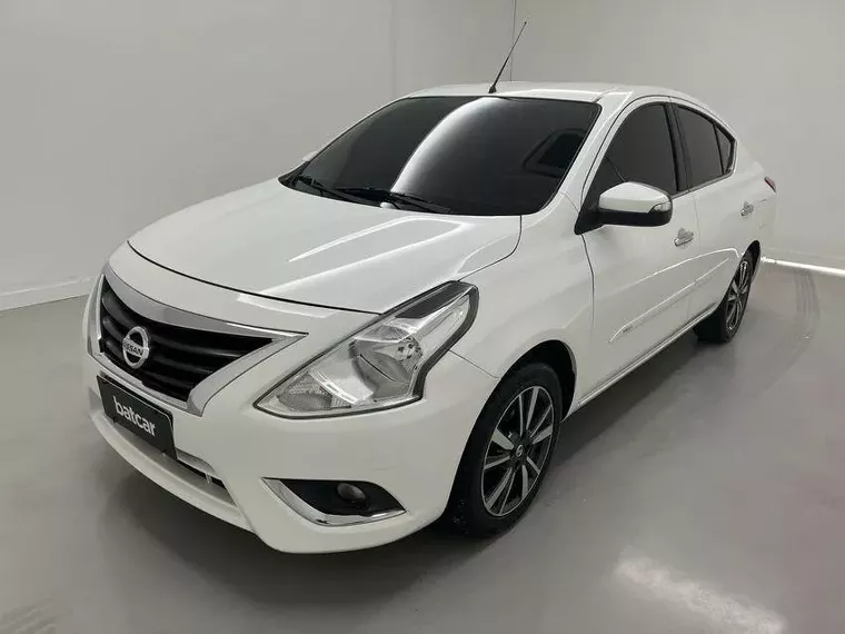 Nissan Versa Branco 13