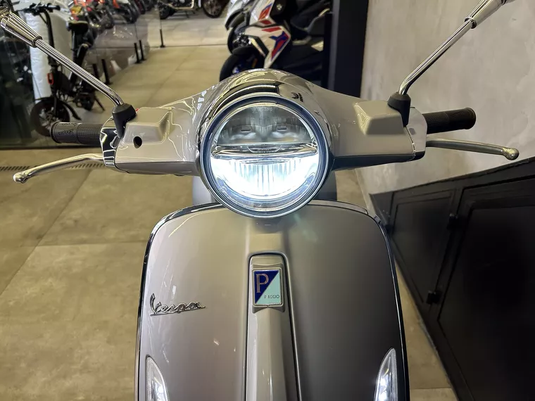 Piaggio Vespa Prata 5