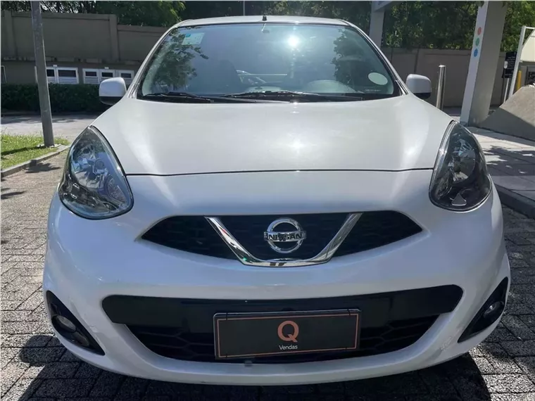 Nissan March Branco 1