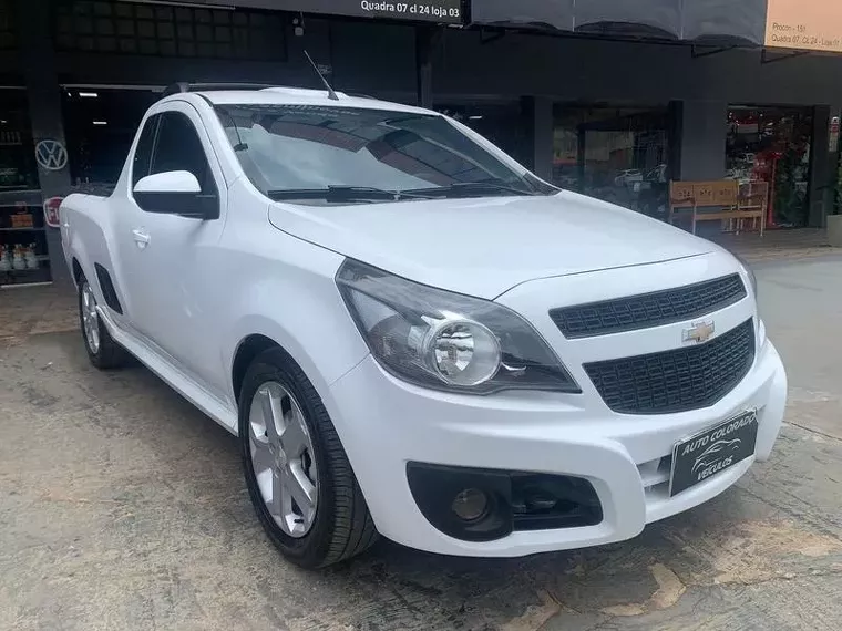 Chevrolet Montana Branco 10