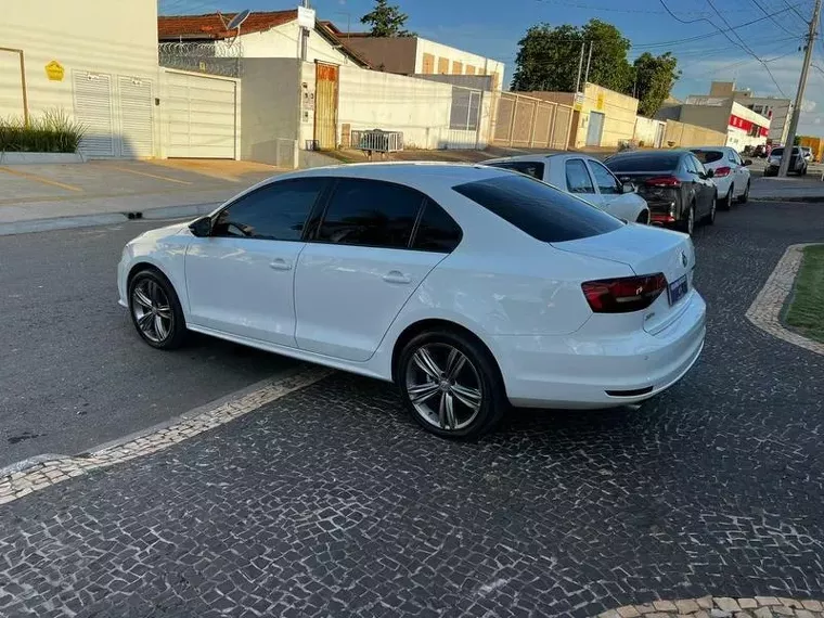 Volkswagen Jetta Branco 4