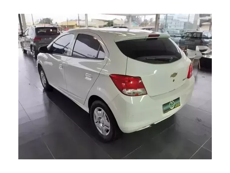 Chevrolet Onix Branco 5