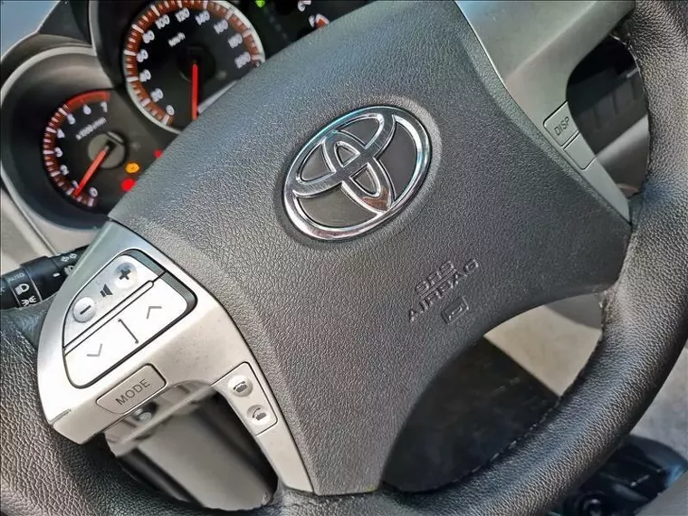 Toyota Hilux Branco 5