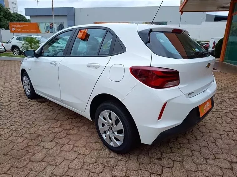 Chevrolet Onix Branco 5