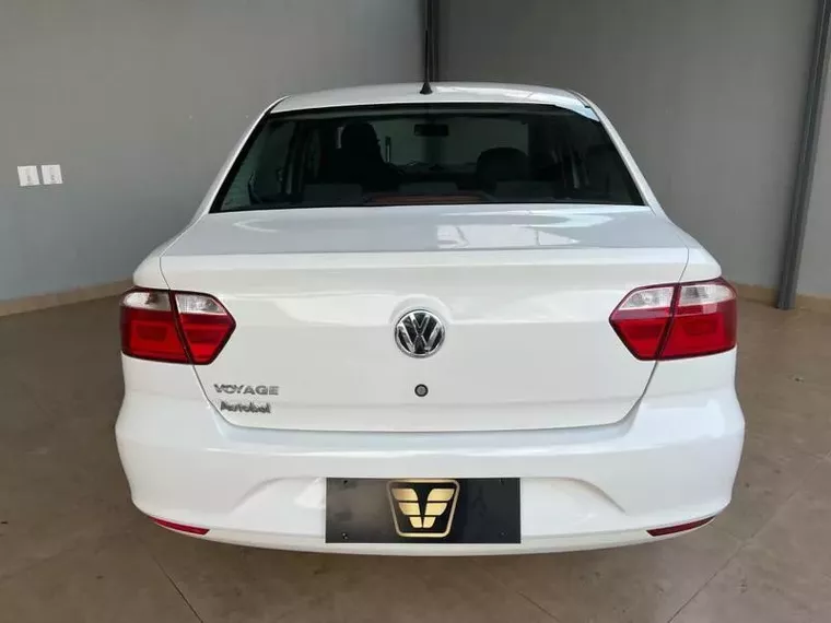 Volkswagen Voyage Branco 2