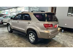 Toyota Hilux SW4