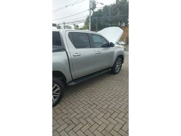 Toyota Hilux Prata 9