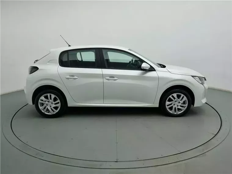 Peugeot 208 Branco 18