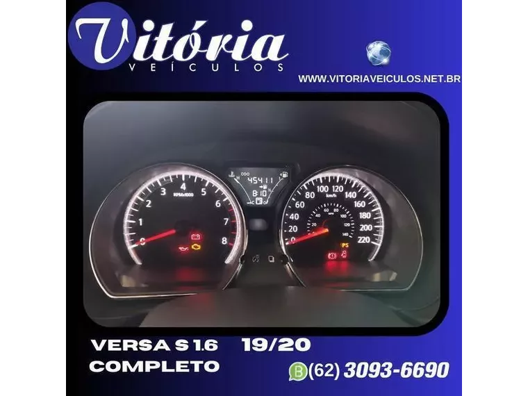 Nissan Versa Branco 9