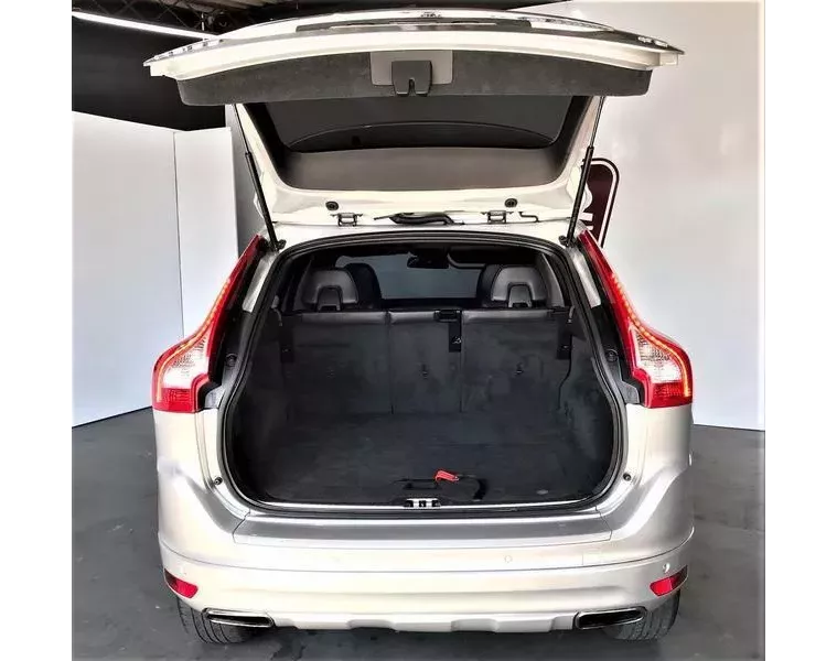 Volvo XC60 Prata 12