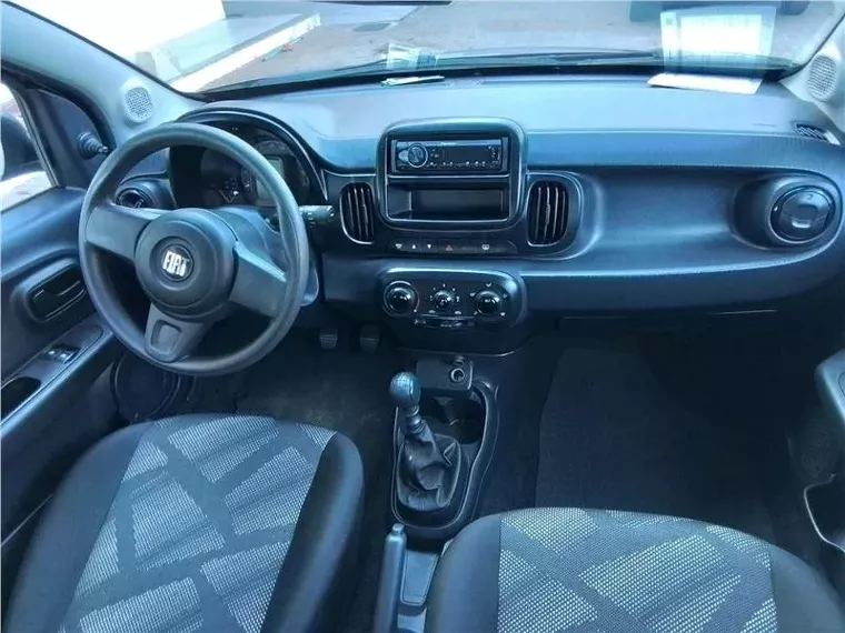 Fiat Mobi Prata 3