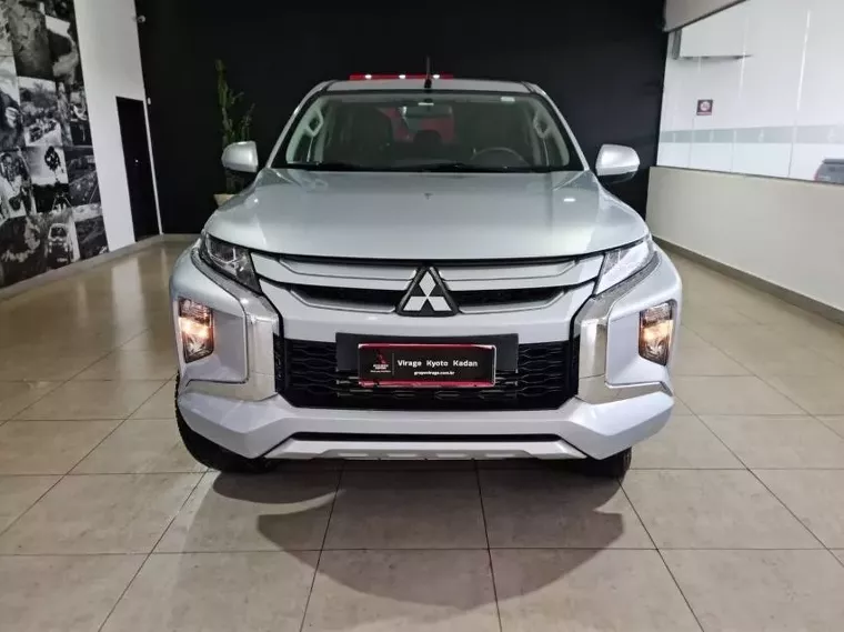 Mitsubishi L200 Triton Prata 1