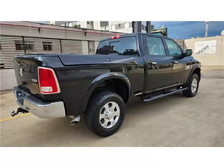 RAM 2500 Preto 4