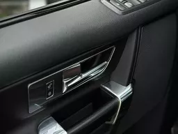 Land Rover Discovery 4