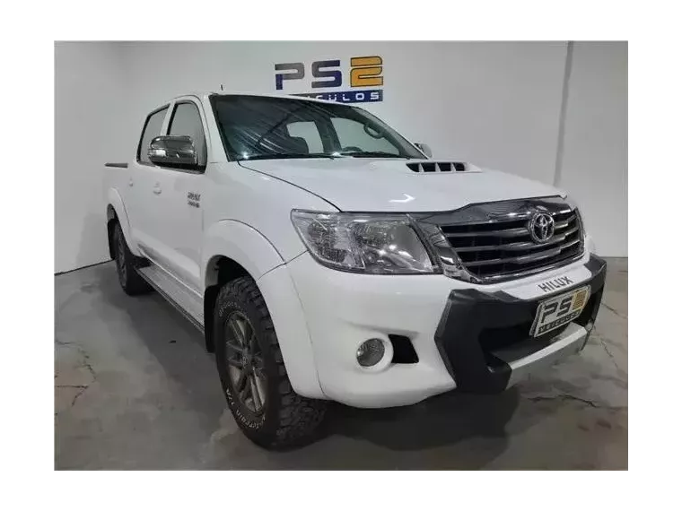 Toyota Hilux Branco 4