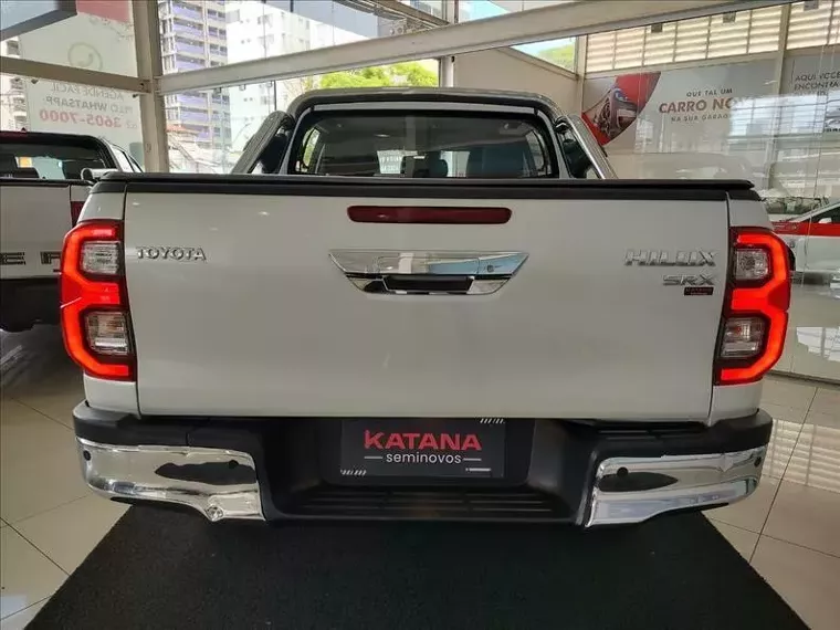 Toyota Hilux Branco 8