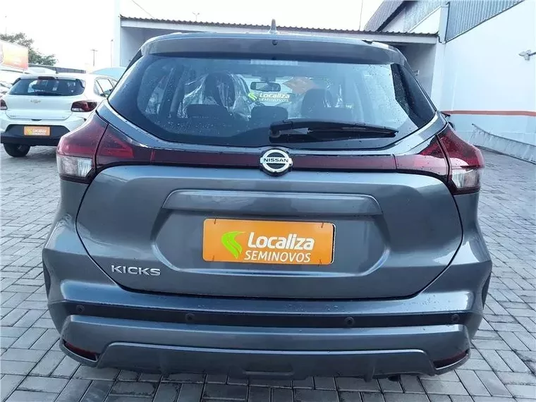 Nissan Kicks Cinza 10