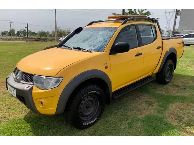 Mitsubishi L200 Savana Amarelo 24