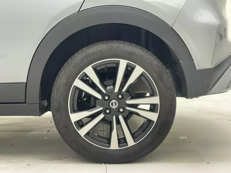 Nissan Kicks Cinza 13