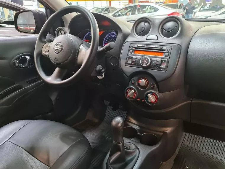 Nissan Versa Preto 14