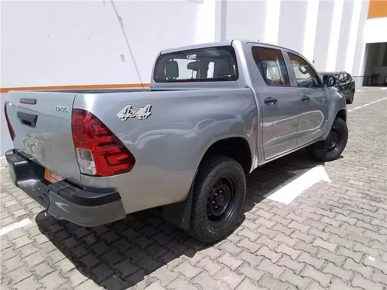 Toyota Hilux Prata 6