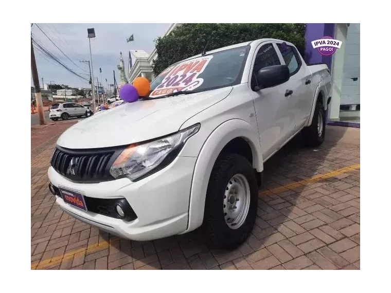 Mitsubishi L200 Branco 9