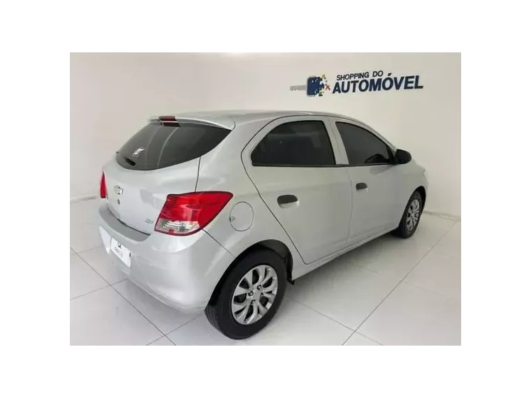 Chevrolet Onix Prata 1