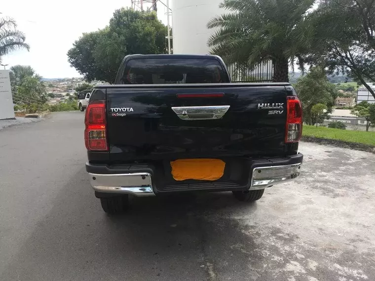 Toyota Hilux Preto 16