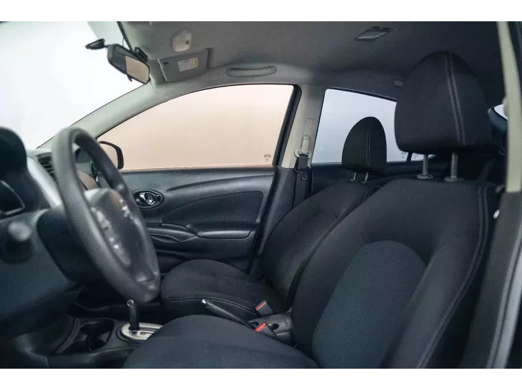 Nissan Versa Preto 8