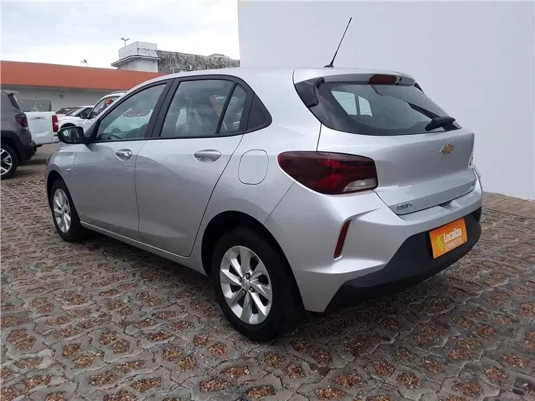 Chevrolet Onix Prata 5