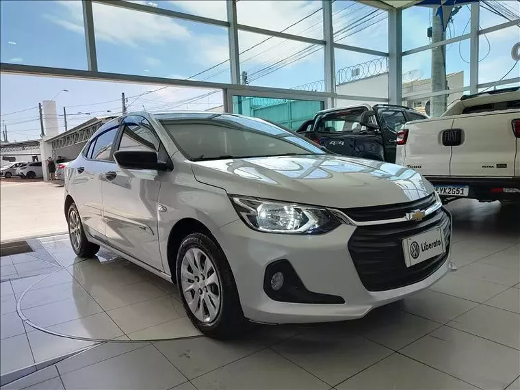 Chevrolet Onix Prata 1