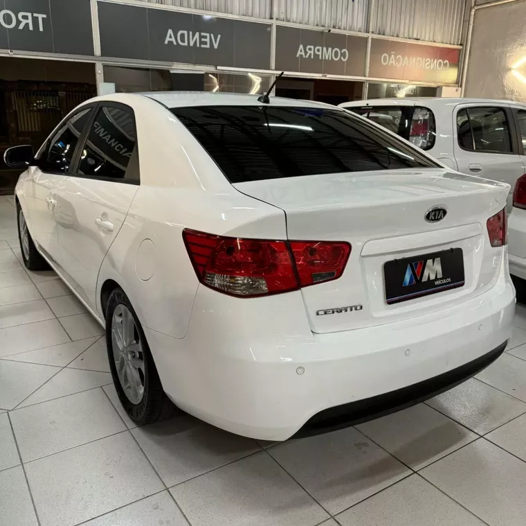 KIA Cerato Branco 4