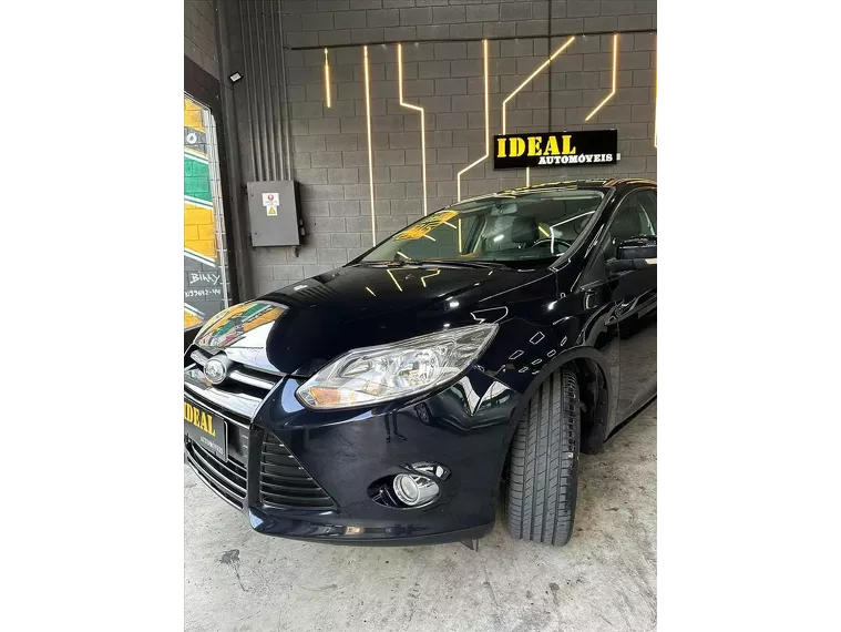 Ford Focus Preto 7