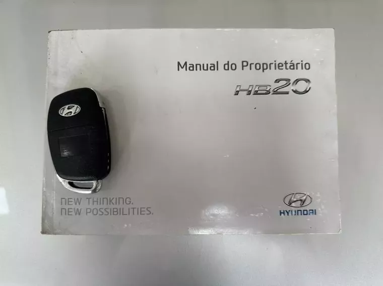 Hyundai HB20S Prata 13