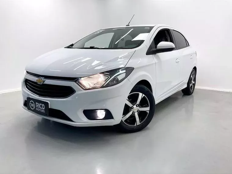 Chevrolet Onix Branco 11