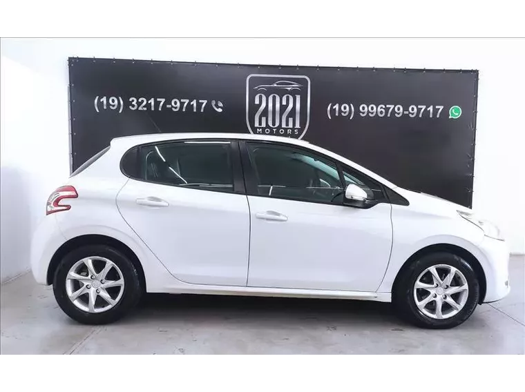 Peugeot 208 Branco 7